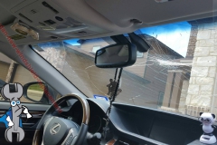 lexus-sedan-new-windshield-replacement